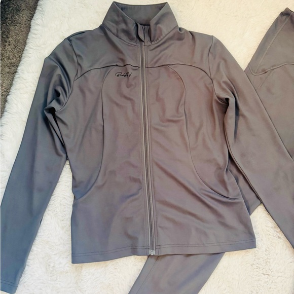 Body NV Women's Gray Zip-Up Athletic Top and Leggings Set - Picture 4 of 15